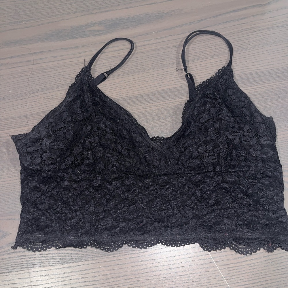 Black bralett lace comfortable sexy, hardly used